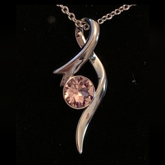 *❤️Pink Angel Swarovski Crystal Pendant  Silver Necklace, Nic&Syd, 17"2"extender - Picture 3 of 6